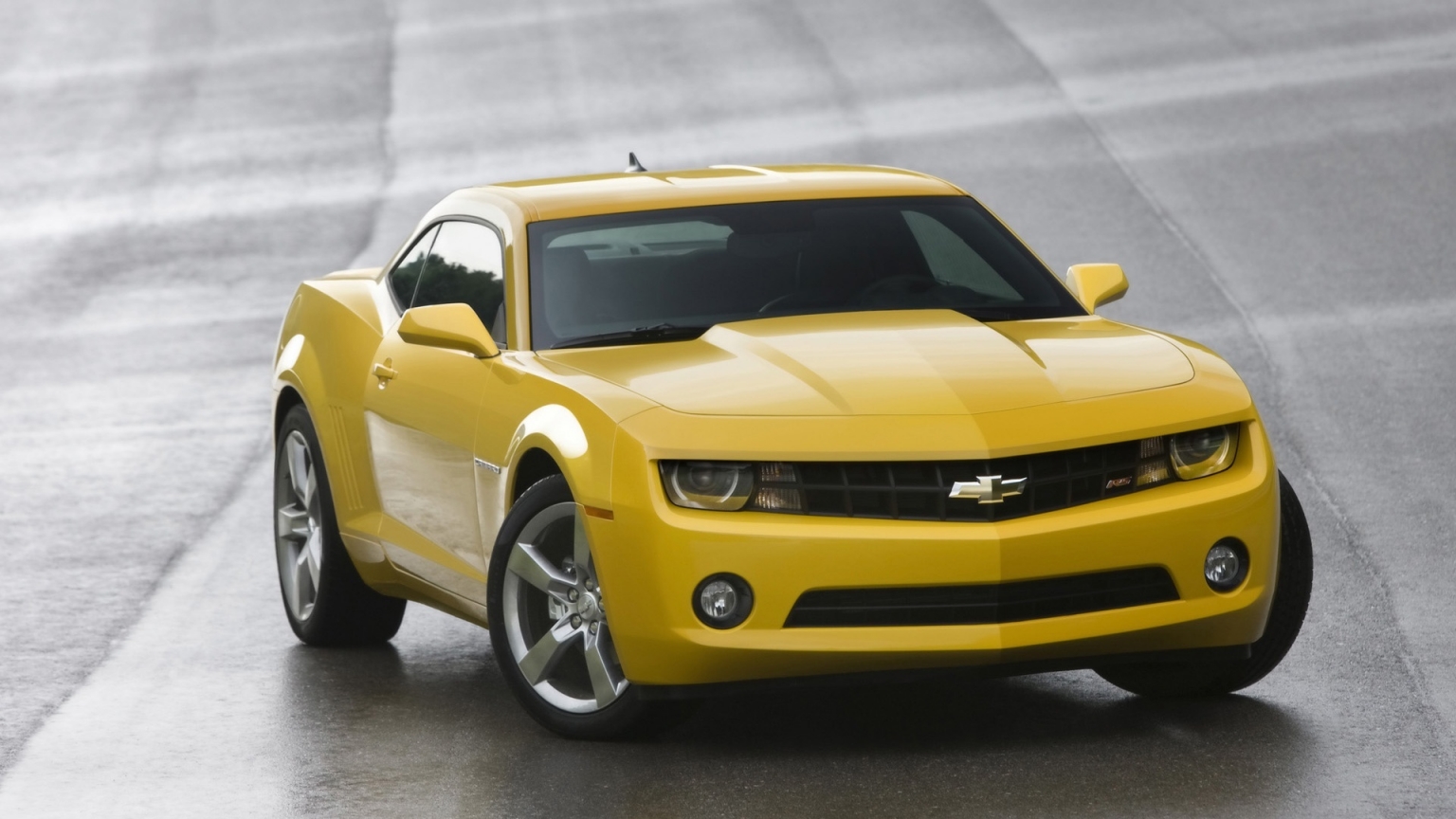 Chevrolet Camaro RS 2010 Yellow Front Angle for 1536 x 864 HDTV resolution