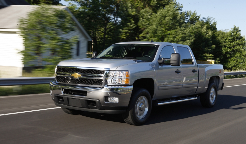 Chevrolet Silverado Speed for 1024 x 600 widescreen resolution