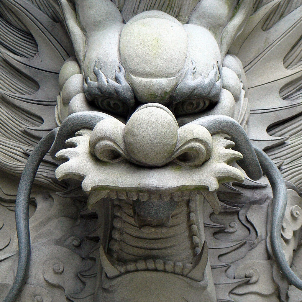 Chinese Dragon Statue for 1024 x 1024 iPad resolution