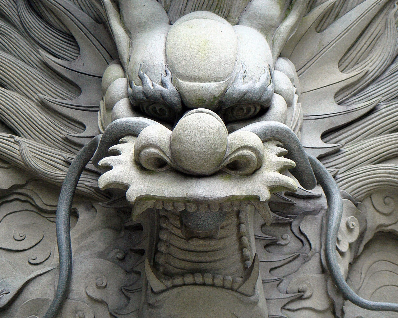 Chinese Dragon Statue for 1280 x 1024 resolution