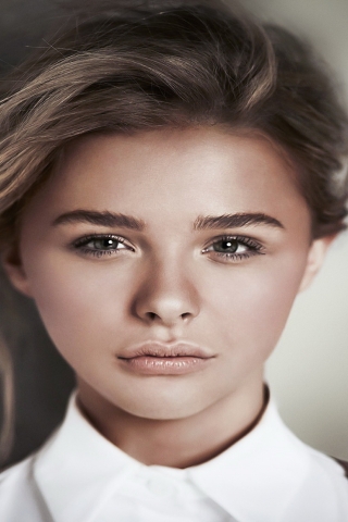 Chloe Grace Moretz Close Up for 320 x 480 iPhone resolution
