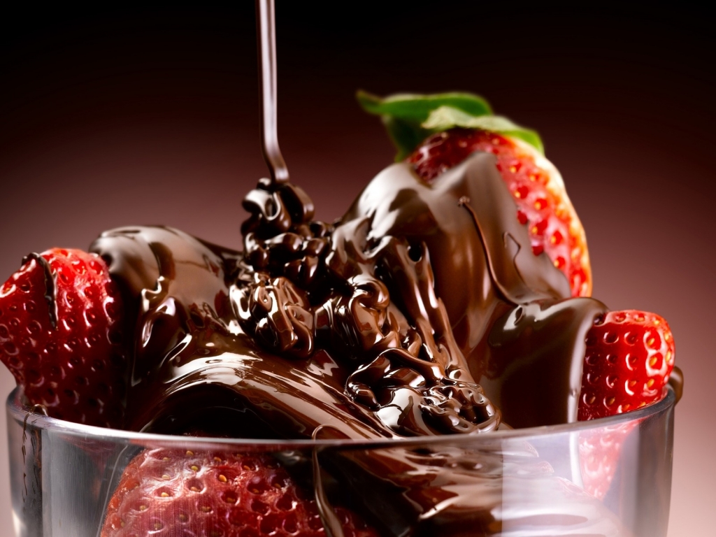 Chocolate and Strawberries for 1024 x 768 resolution