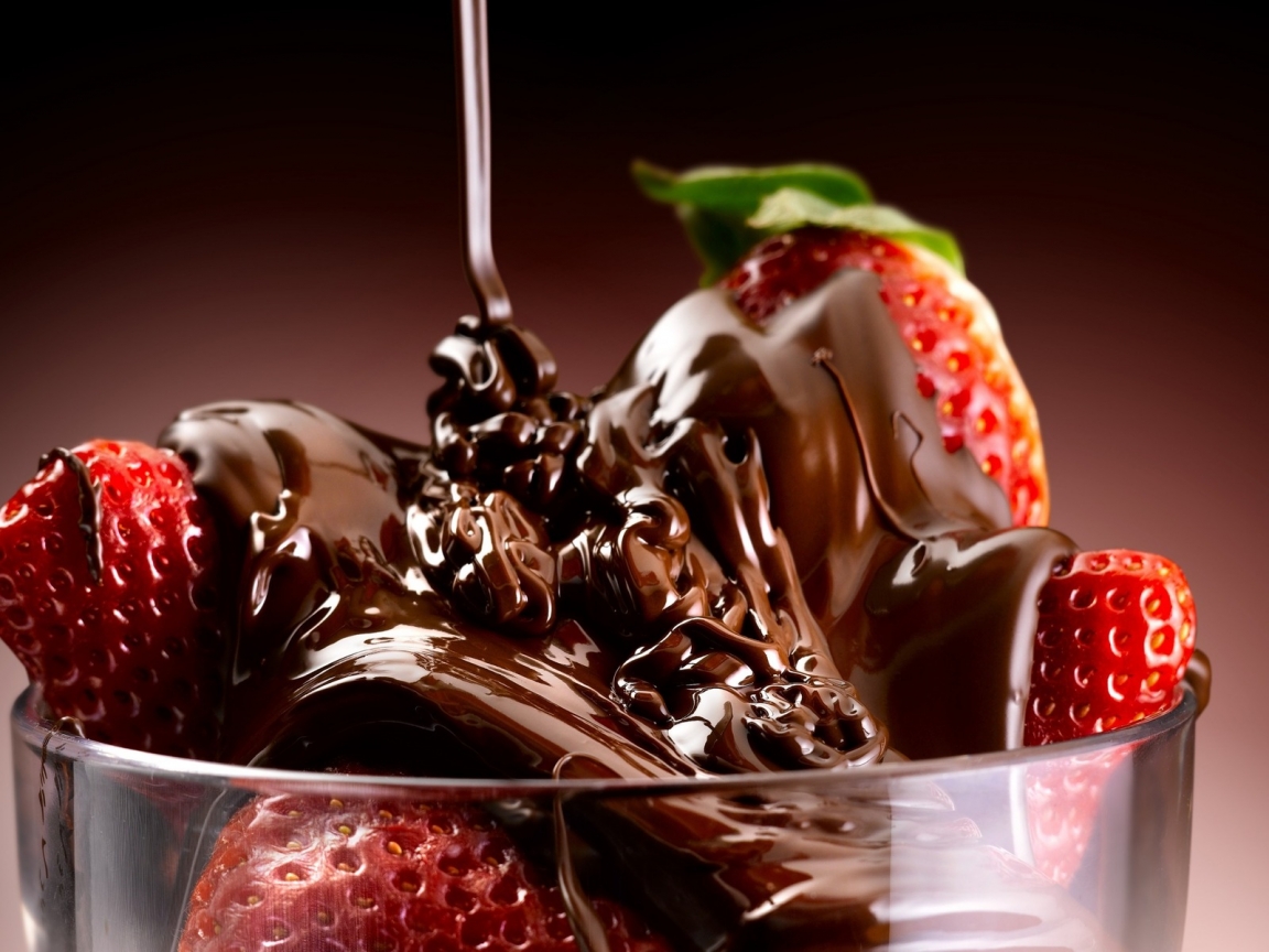 Chocolate and Strawberries for 1152 x 864 resolution