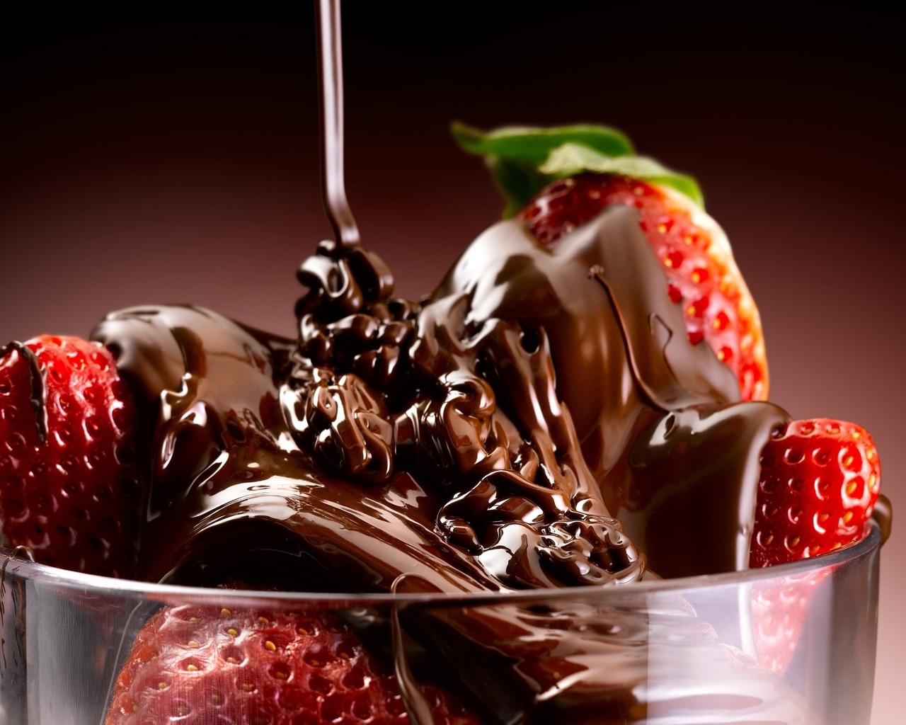 Chocolate and Strawberries for 1280 x 1024 resolution