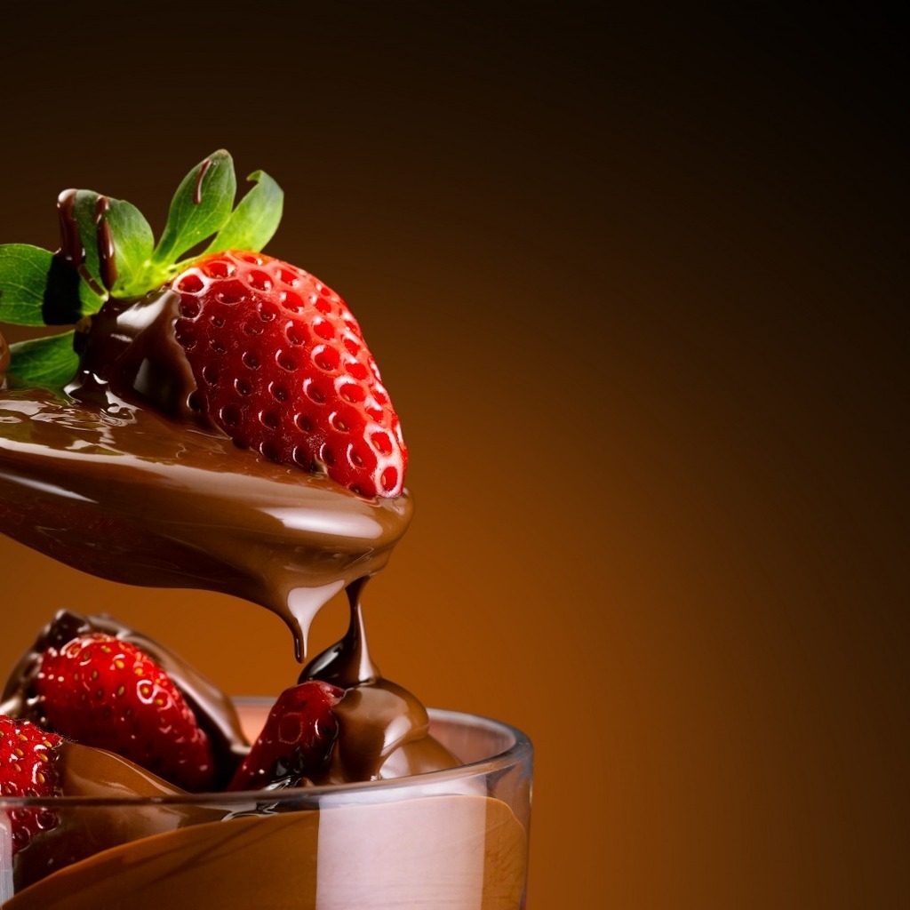 Chocolate and Strawberries Dessert for 1024 x 1024 iPad resolution