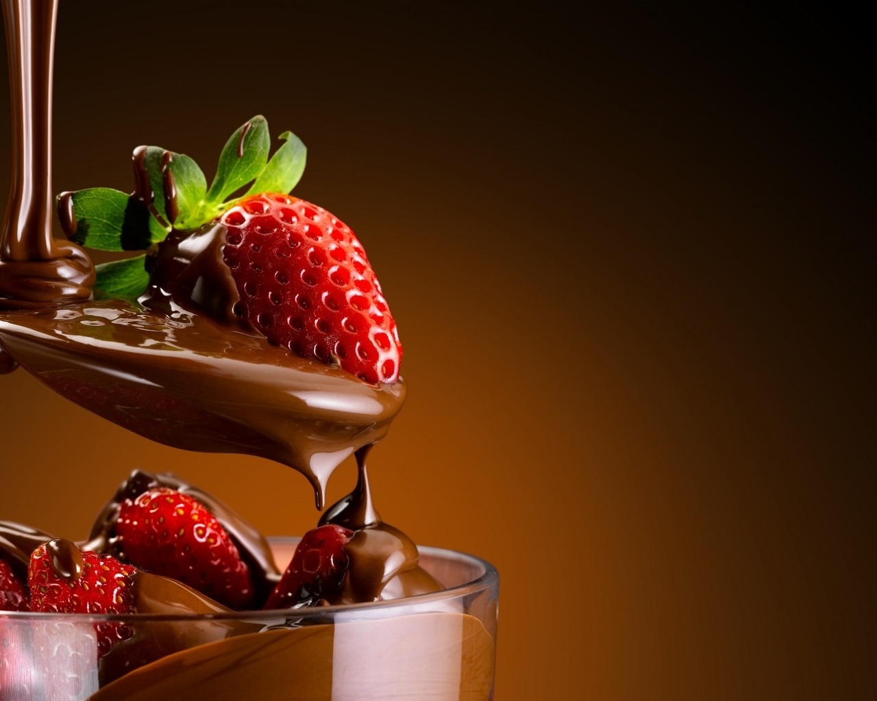 Chocolate and Strawberries Dessert for 1280 x 1024 resolution