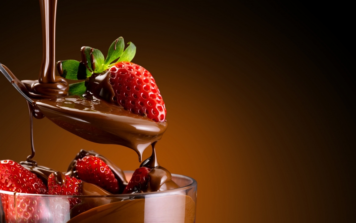 Chocolate and Strawberries Dessert for 1440 x 900 widescreen resolution