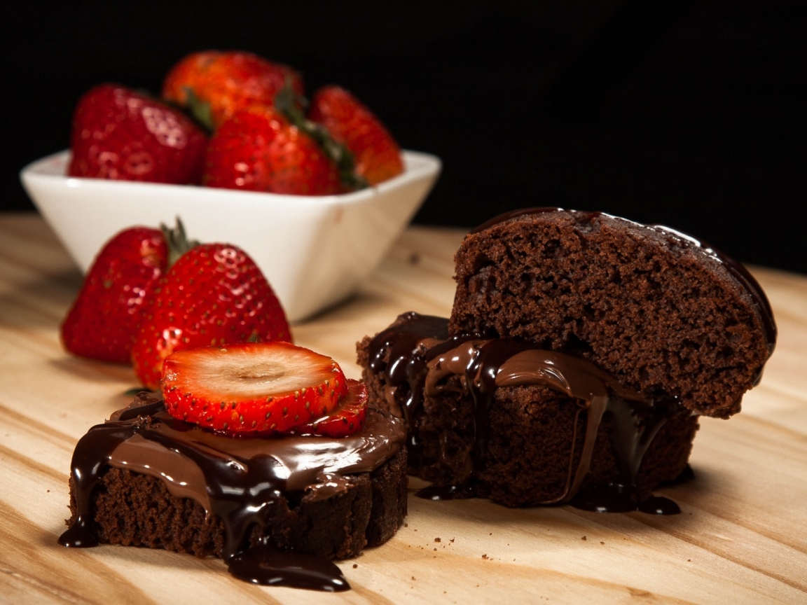 Chocolate and Strawberry Cake for 1152 x 864 resolution