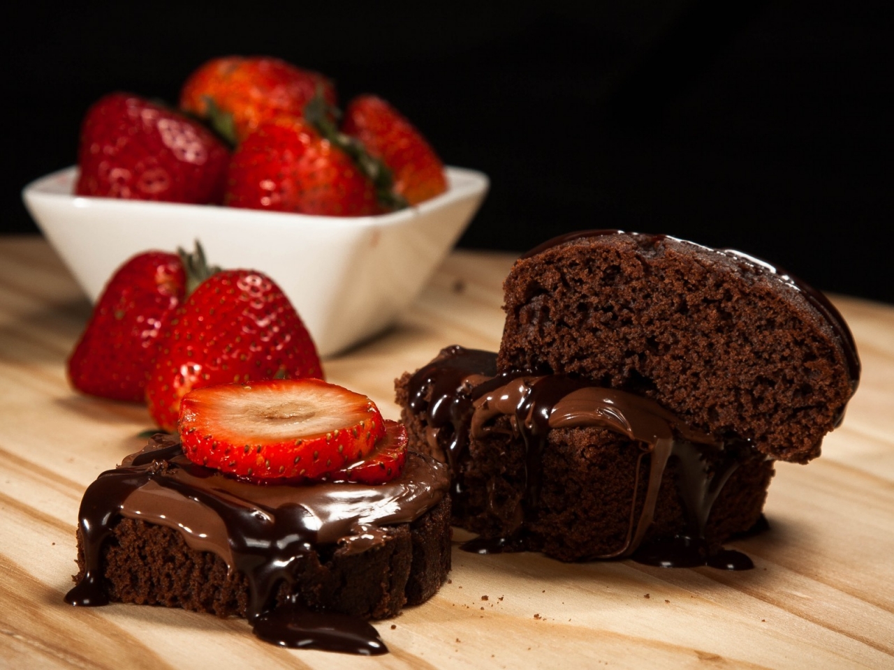 Chocolate and Strawberry Cake for 1280 x 960 resolution