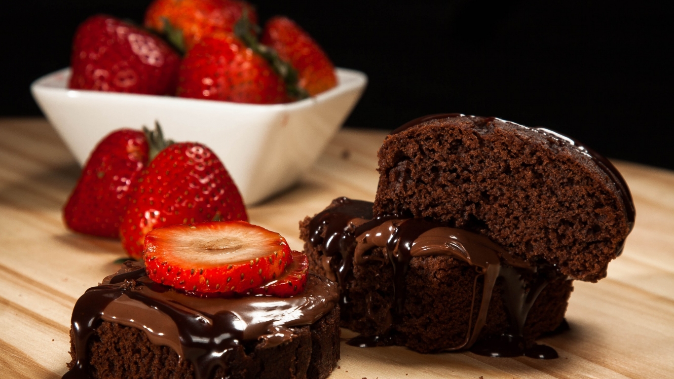 Chocolate and Strawberry Cake for 1366 x 768 HDTV resolution