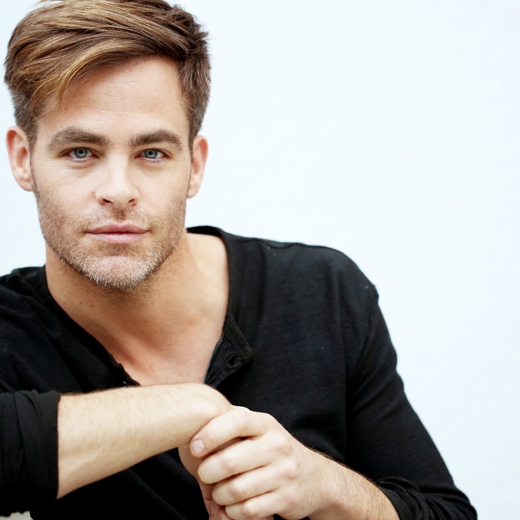 Chris Pine Cool Style for 1024 x 1024 iPad resolution