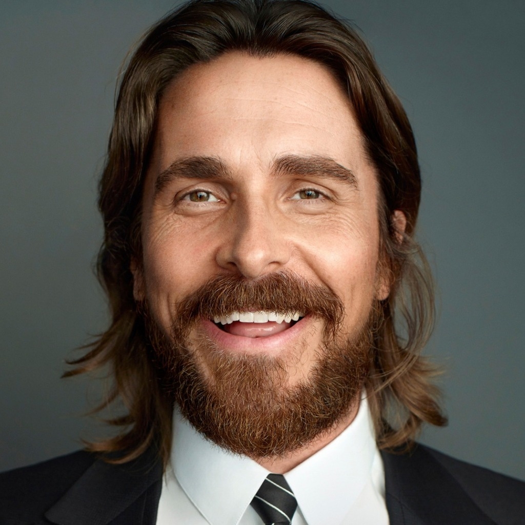 Christian Bale in Suit for 1024 x 1024 iPad resolution