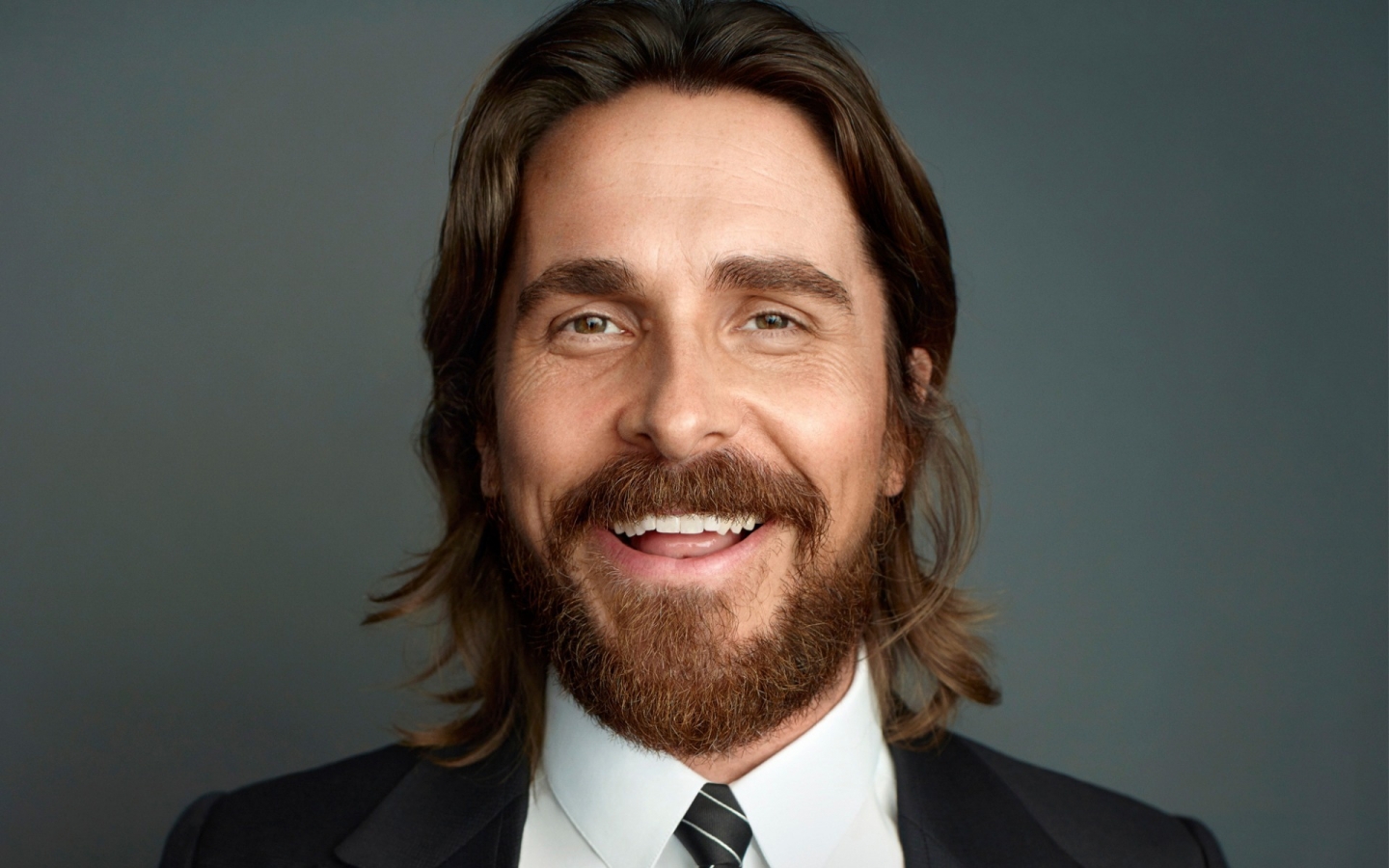 Christian Bale in Suit for 1440 x 900 widescreen resolution