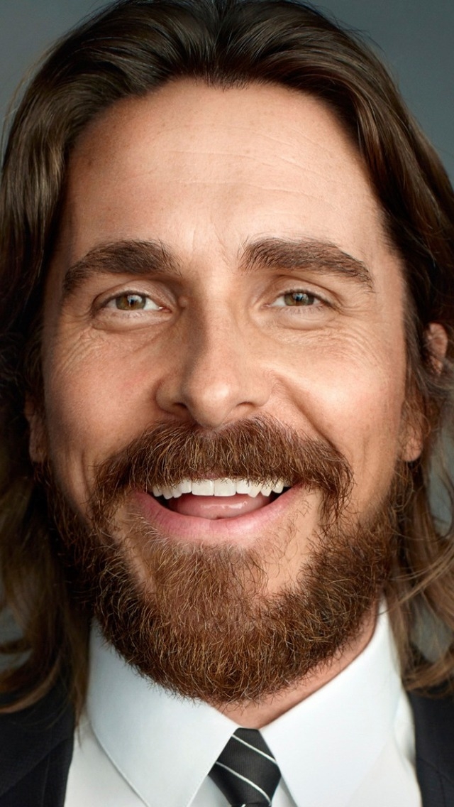 Christian Bale in Suit for 640 x 1136 iPhone 5 resolution
