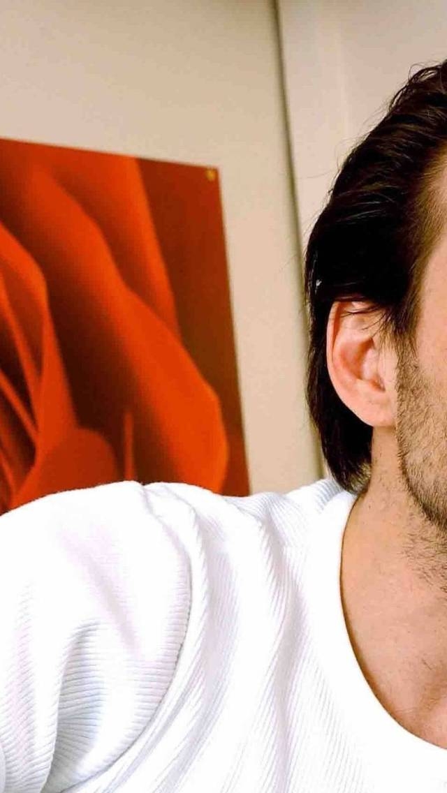 Christian Slater for 640 x 1136 iPhone 5 resolution