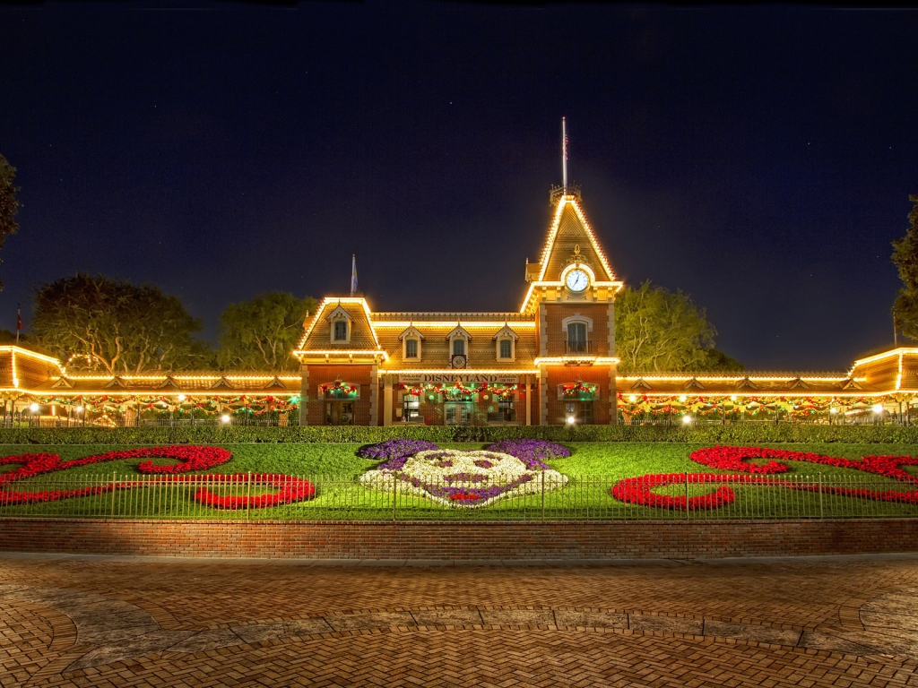 Christmas at Disneyland for 1024 x 768 resolution