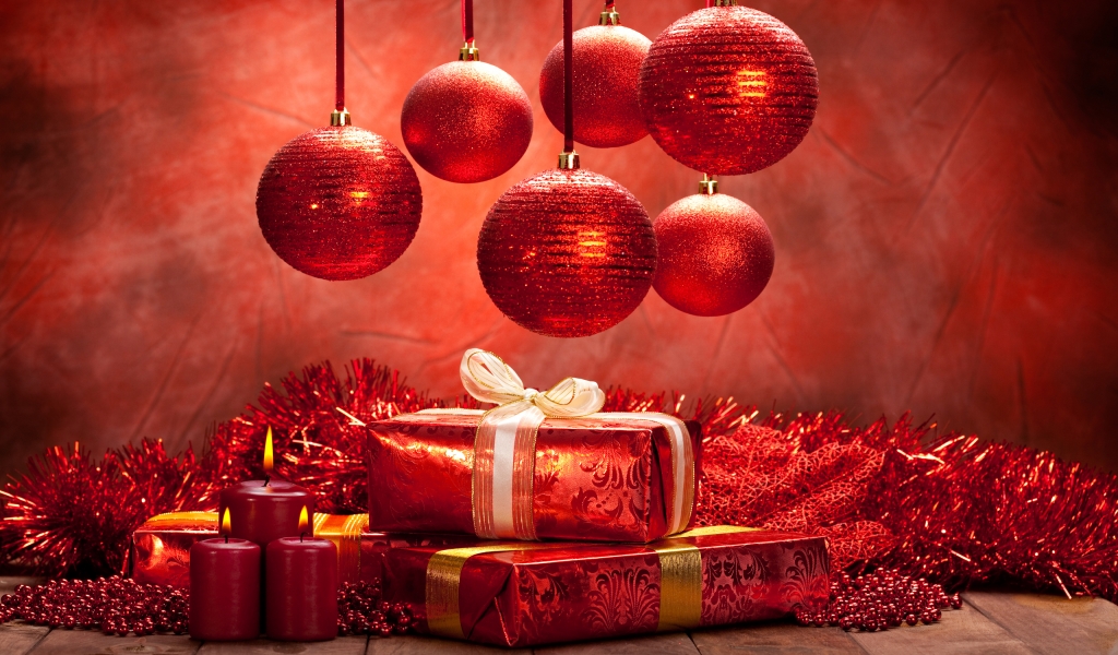 Christmas Balls and Gifts for 1024 x 600 widescreen resolution