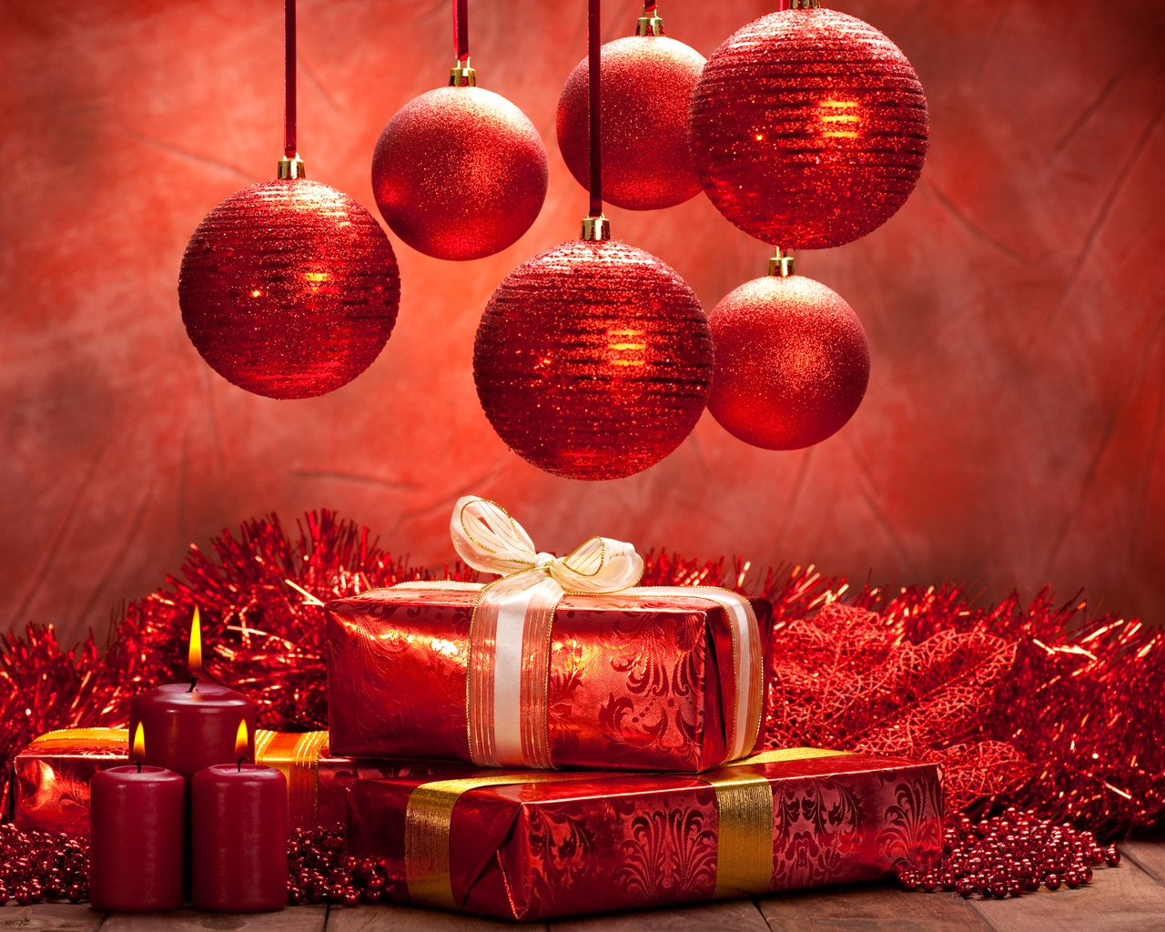 Christmas Balls and Gifts for 1280 x 1024 resolution