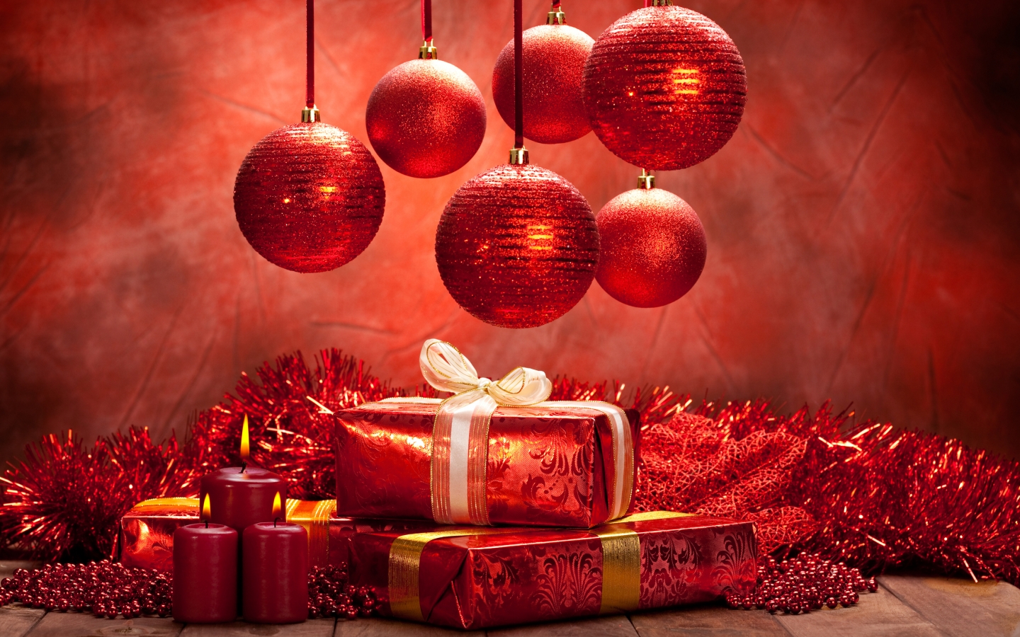 Christmas Balls and Gifts for 1440 x 900 widescreen resolution