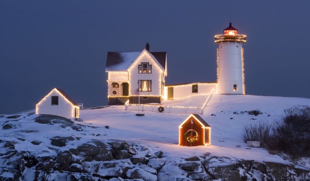 Christmas Lighthouse for 1024 x 600 widescreen resolution