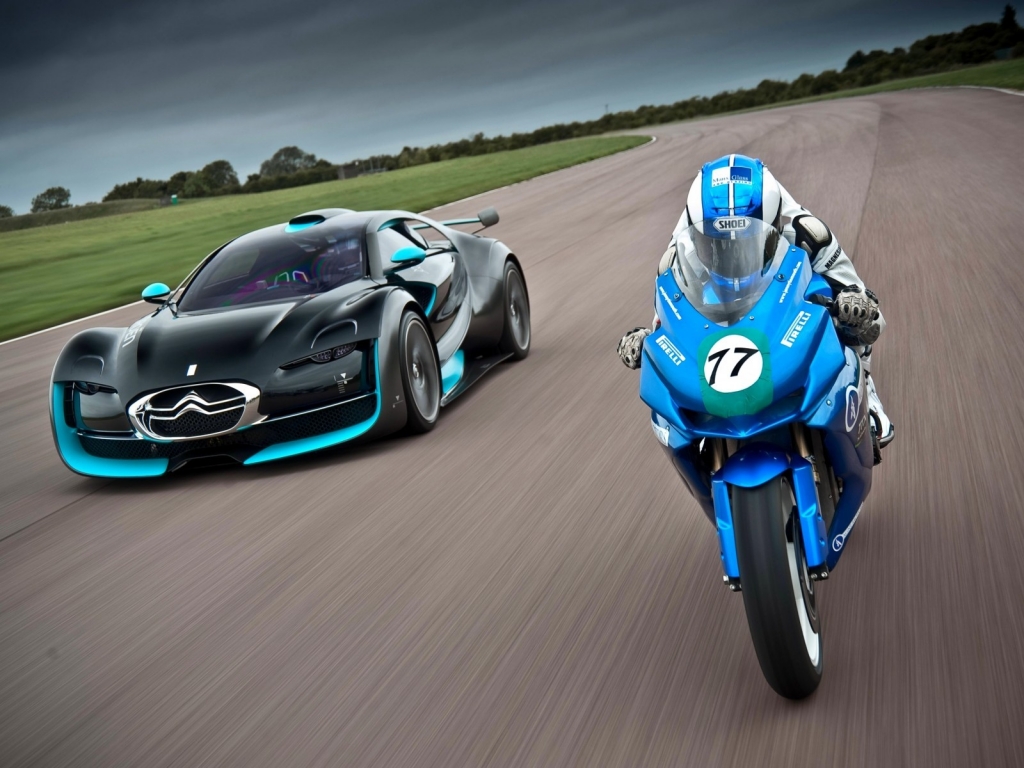 Citroen and Moto Race for 1024 x 768 resolution