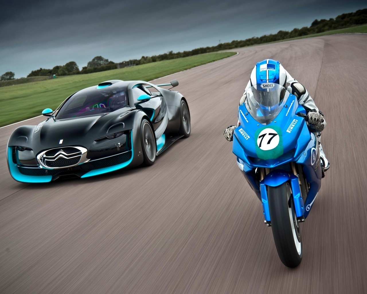 Citroen and Moto Race for 1280 x 1024 resolution