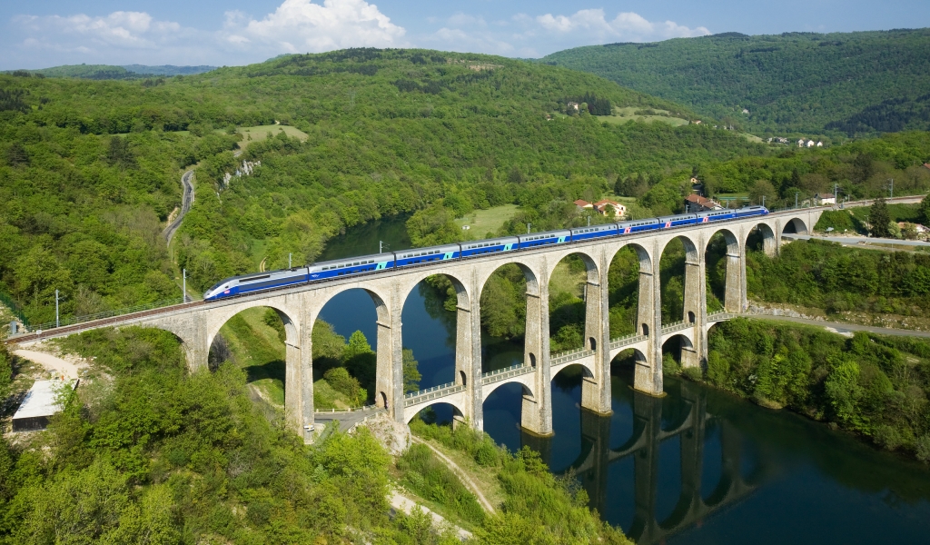 Cize Bolozon Viaduct for 1024 x 600 widescreen resolution