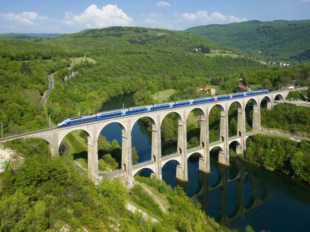 Cize Bolozon Viaduct for 1024 x 768 resolution