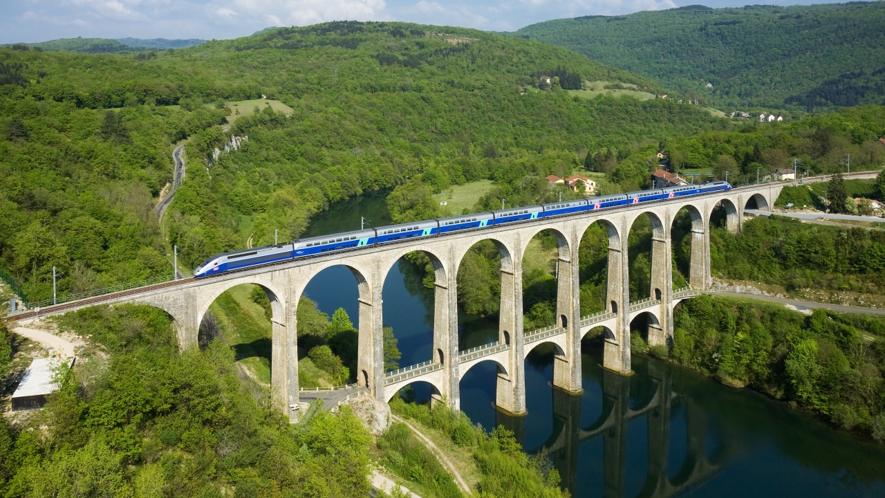 Cize Bolozon Viaduct for 1280 x 720 HDTV 720p resolution