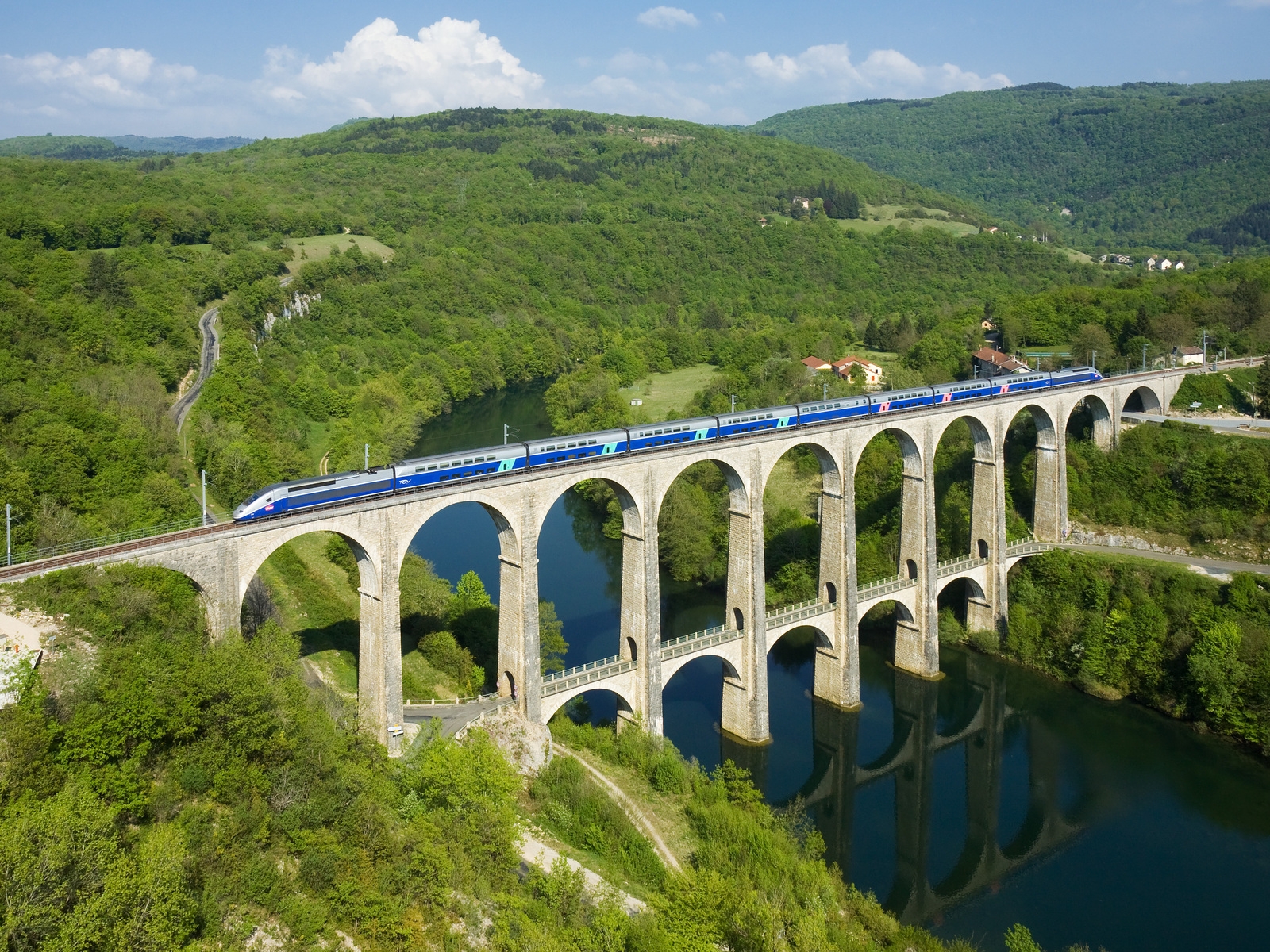 Cize Bolozon Viaduct for 1600 x 1200 resolution