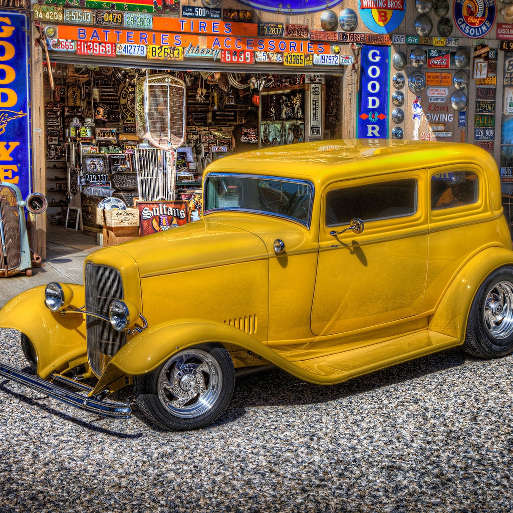 Classic Yellow Ford for 1024 x 1024 iPad resolution