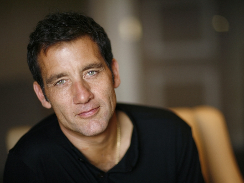 Clive Owen Smile for 1024 x 768 resolution
