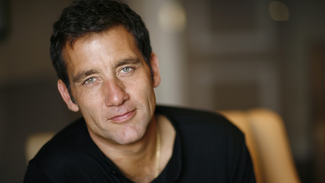 Clive Owen Smile for 1280 x 720 HDTV 720p resolution