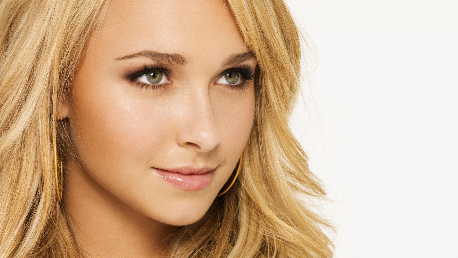 Close Up Hayden Panettiere for 1600 x 900 HDTV resolution