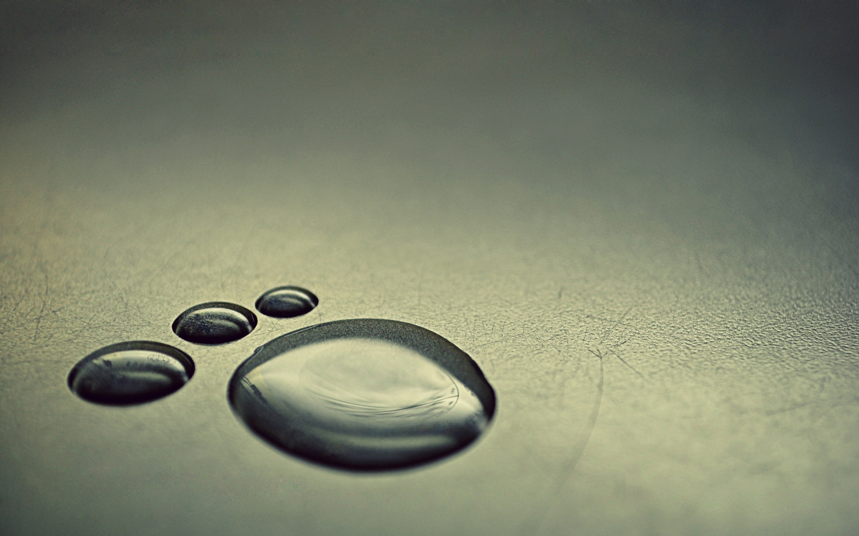 Close Up Water Drop for 1680 x 1050 widescreen resolution