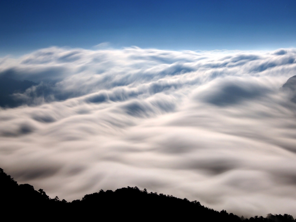Cloud Invasion for 1024 x 768 resolution
