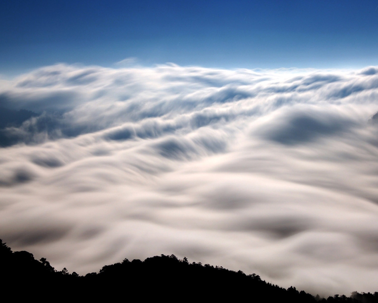 Cloud Invasion for 1280 x 1024 resolution