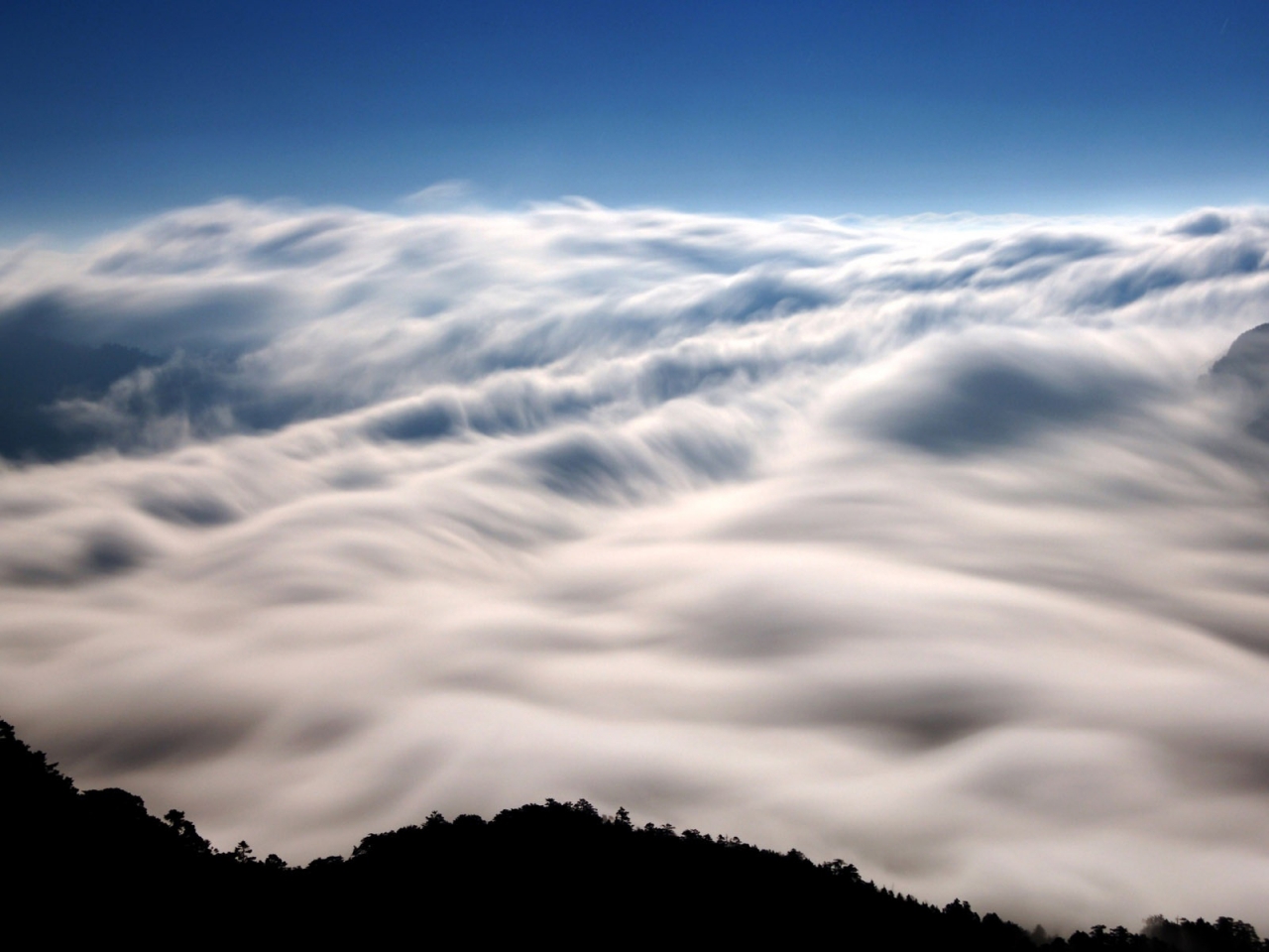 Cloud Invasion for 1280 x 960 resolution
