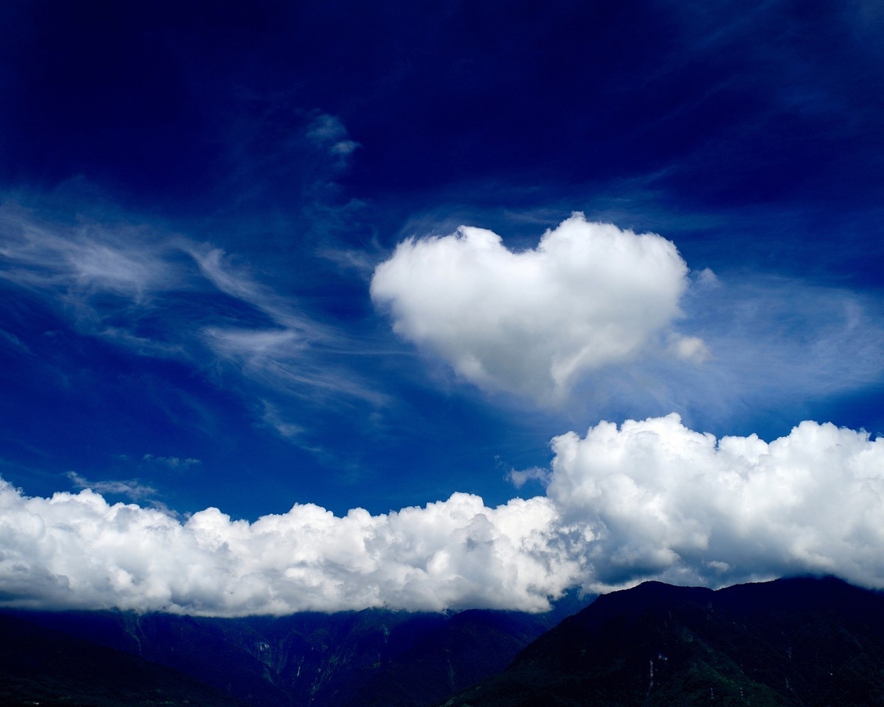 Clouds Heart for 1280 x 1024 resolution