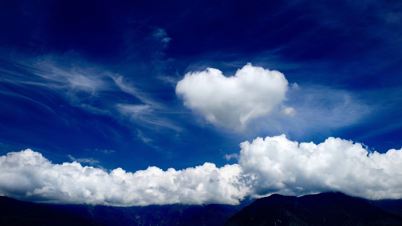 Clouds Heart for 1366 x 768 HDTV resolution
