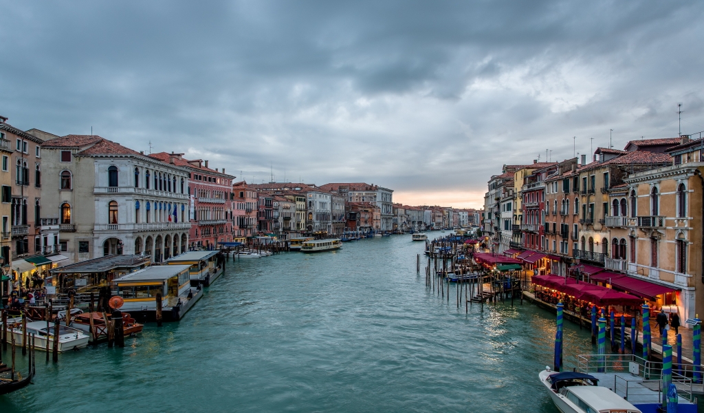 Cloudy Day in Venice for 1024 x 600 widescreen resolution