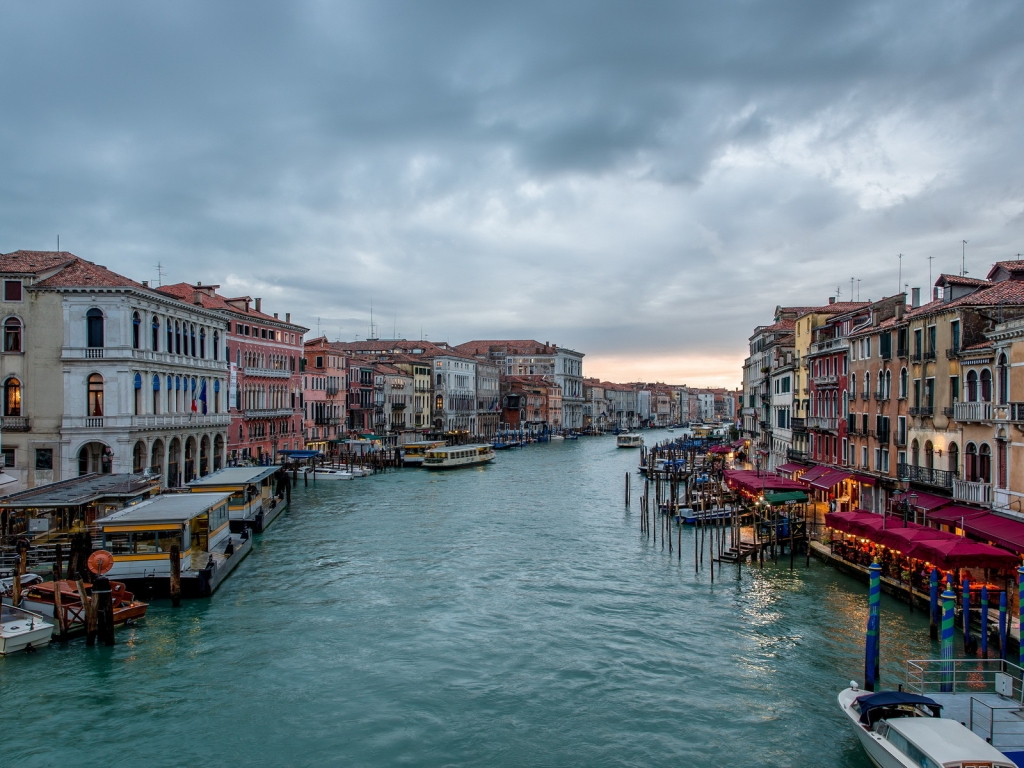 Cloudy Day in Venice for 1024 x 768 resolution
