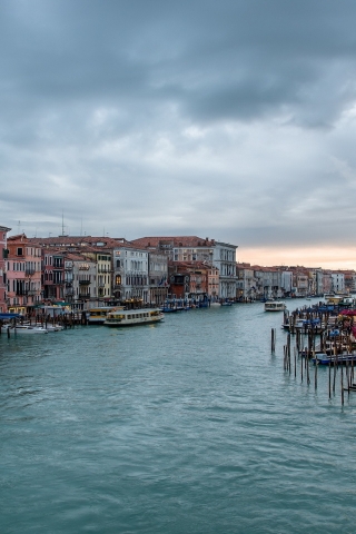 Cloudy Day in Venice for 320 x 480 iPhone resolution