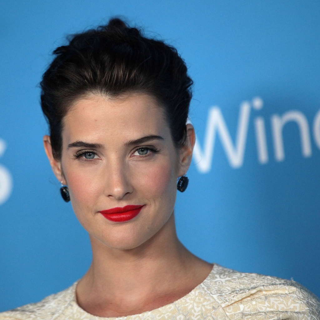 Cobie Smulders Red Lips for 1024 x 1024 iPad resolution