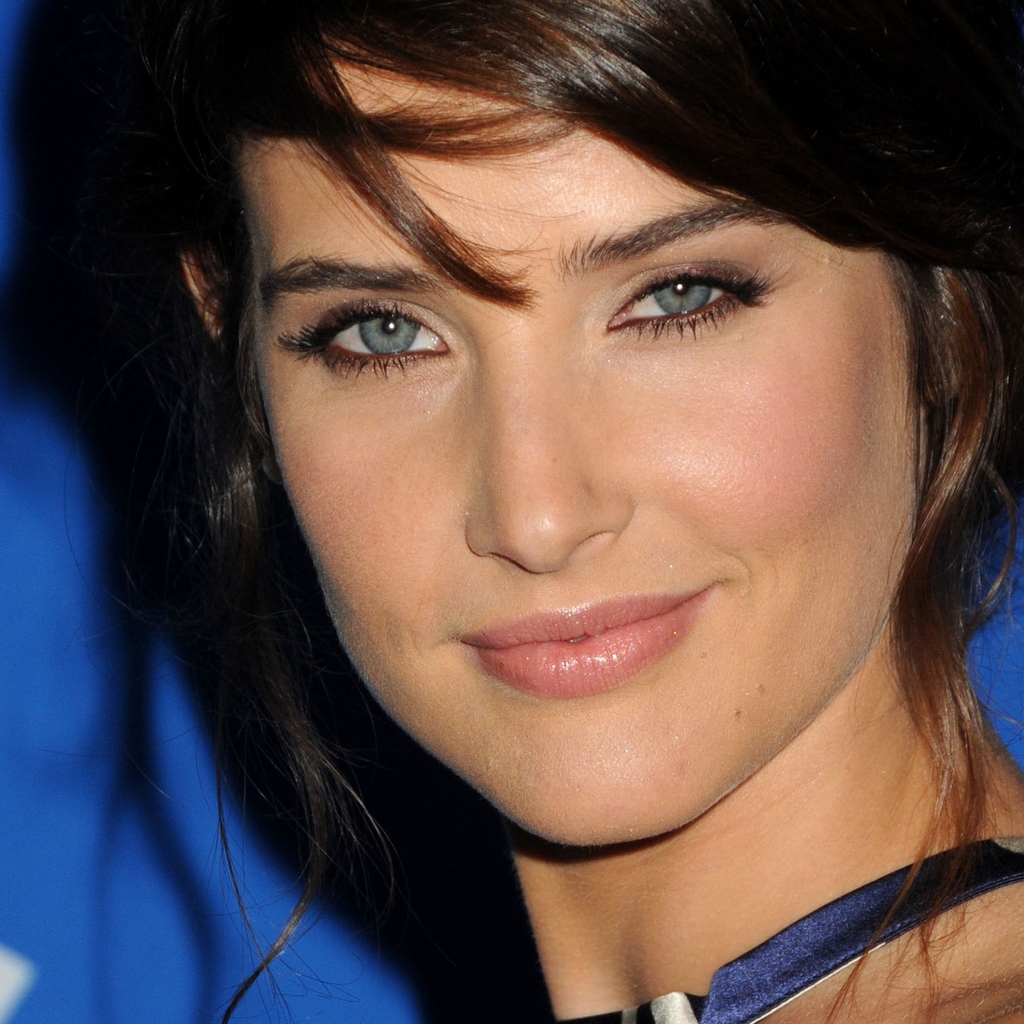 Cobie Smulders Smile for 1024 x 1024 iPad resolution