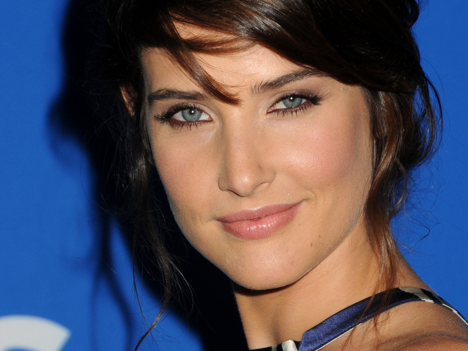 Cobie Smulders Smile for 1600 x 1200 resolution