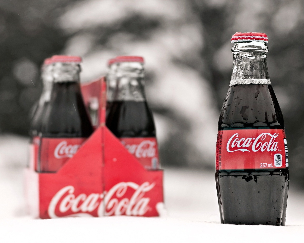 CocaCola Bottles for 1280 x 1024 resolution