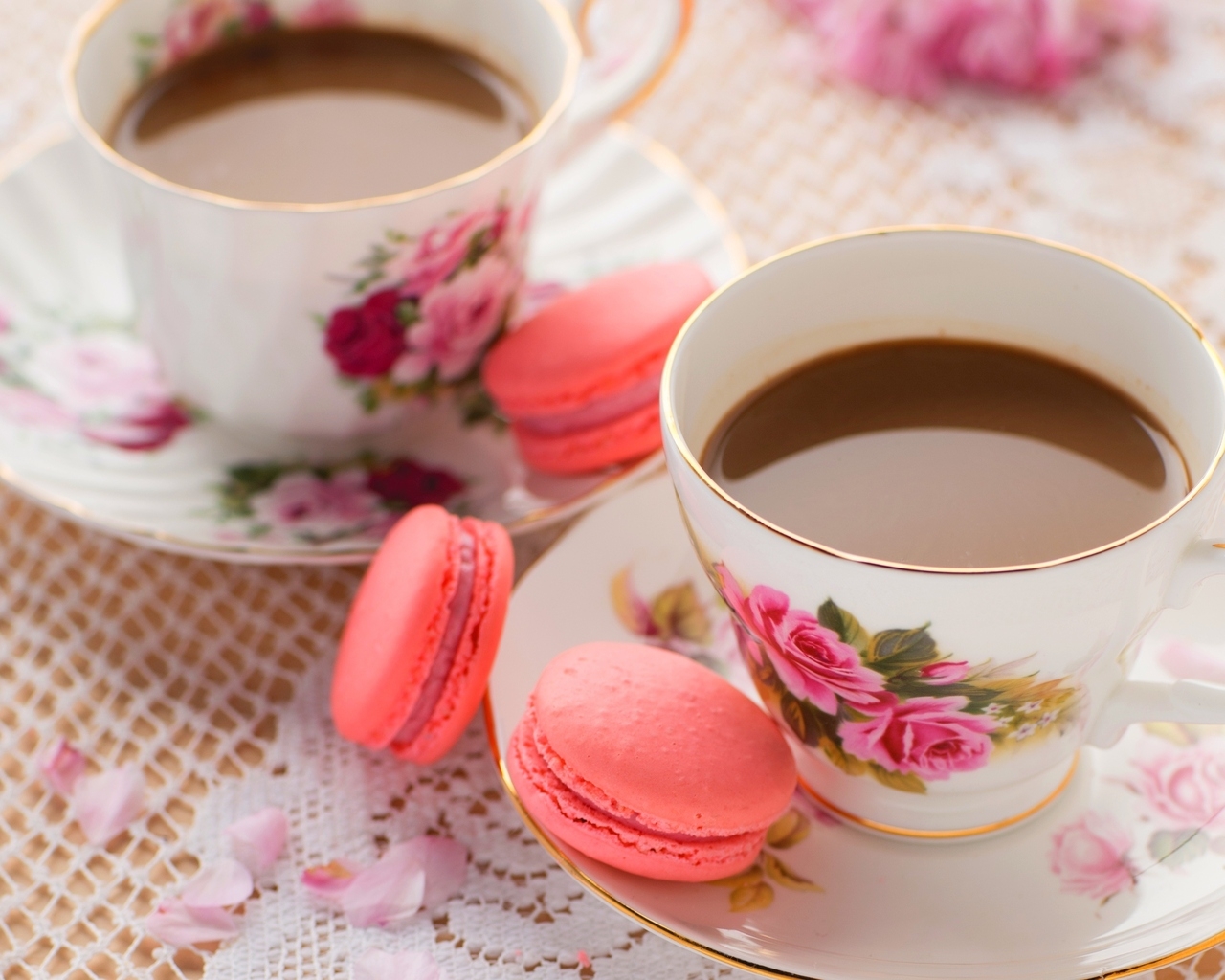 Coffee and Macaroons for 1280 x 1024 resolution