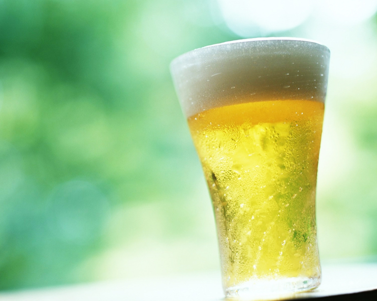 Cold Glass of Beer hd wallpaper for 1280 x 1024 resolution