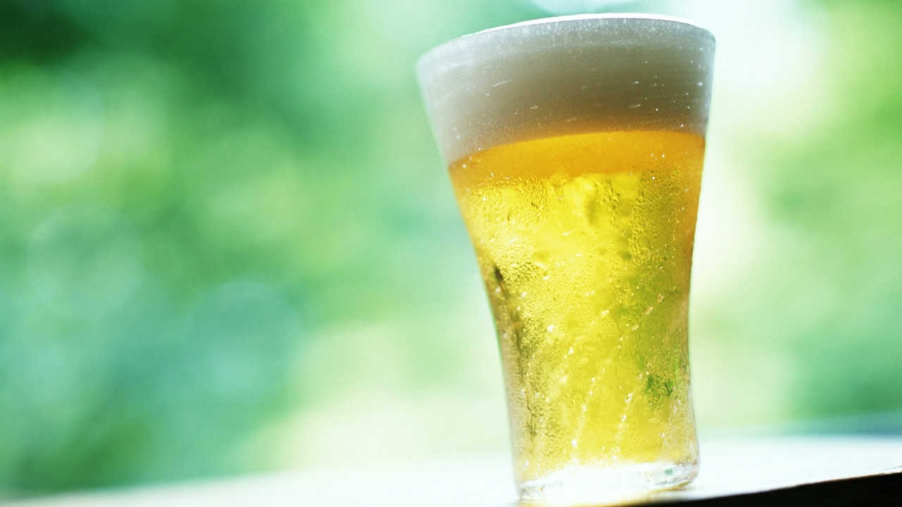 Cold Glass of Beer hd wallpaper for 1280 x 720 HDTV 720p resolution